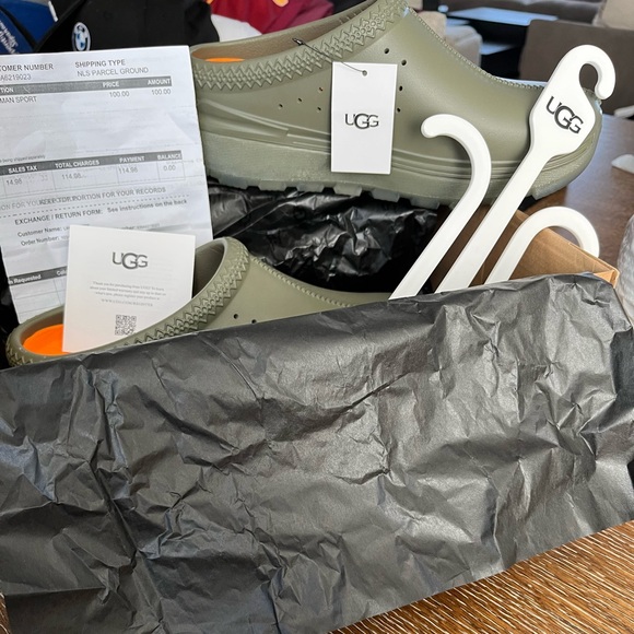 Sandals - Picture 1 of 2